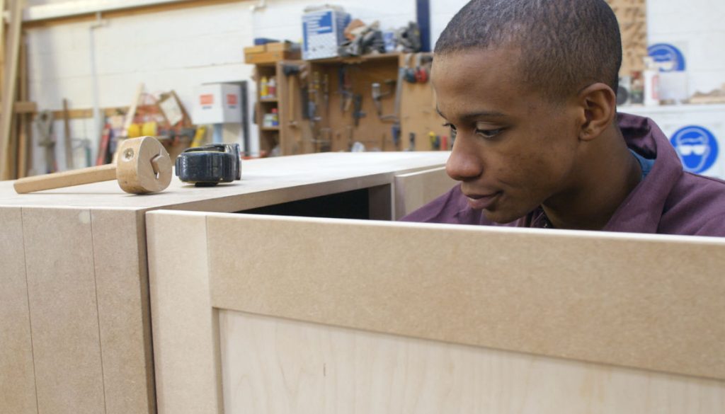 apprentice-building-furniture-in-carpentry